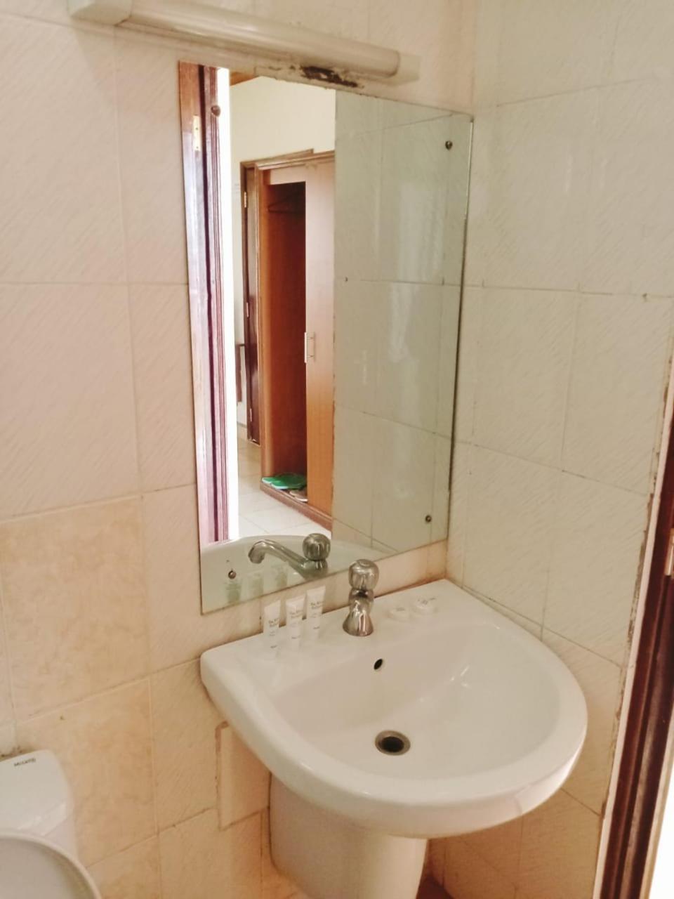 Golden Gates Hotel Thuthuriki Luaran gambar